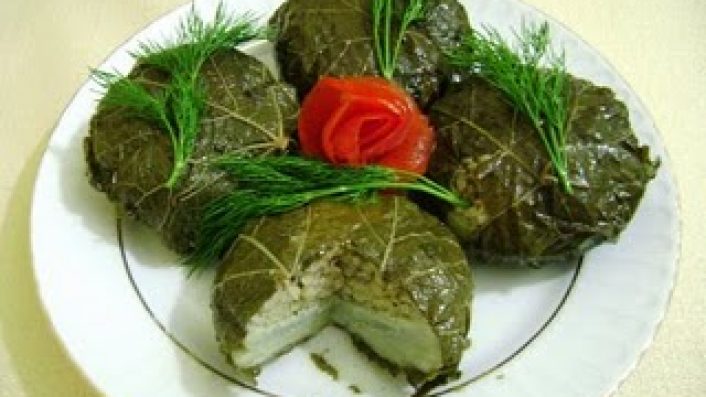 Asma Yaprağında Enginar Dolması