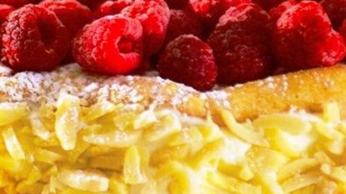 Orman Meyveli Beze Pastası