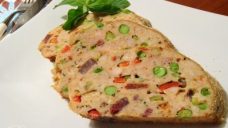 Sebzeli ve Pastırmalı Tavuk Rosto