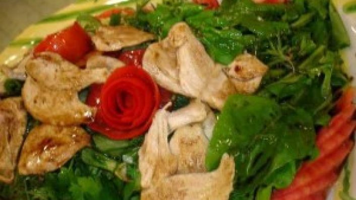 Tavuklu Yeşil Salata