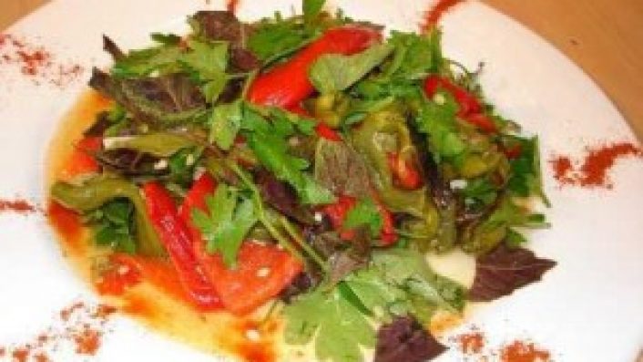 Taze Baharatlı Kırmızı Biber Salata
