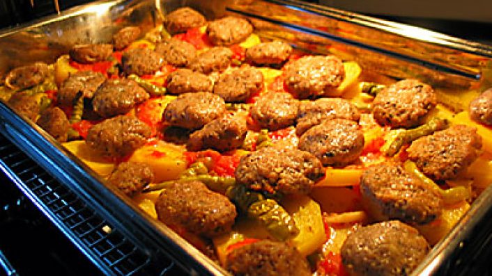 Fırında Köfte ve Patates