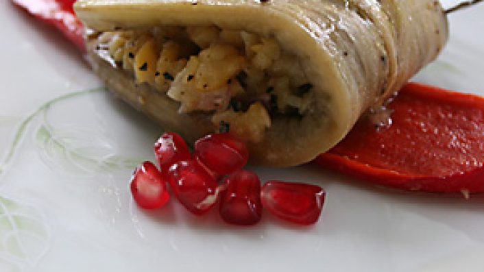 Nar Ekşisi Soslu Nohutlu Patlıcan Sarma