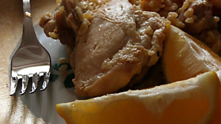 Limon ve Domates Eşliğinde Bulgurlu Tavuk